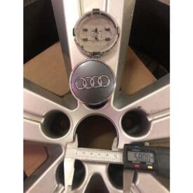 Alternative view of Centro de Llanta para Audi 61mm con Borde - 8W0 601 170